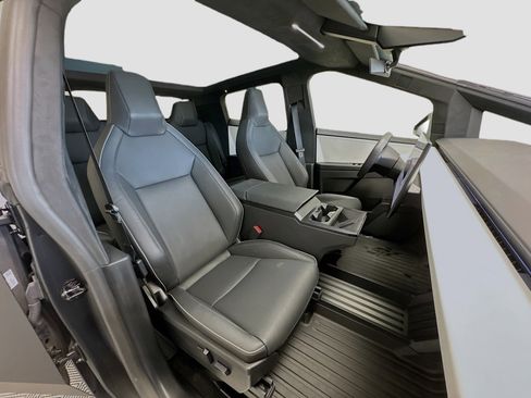 Used 2024 Tesla Cybertruck AWD Crew Cab image 20
