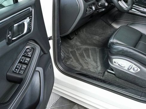 Certified 2024 Porsche Macan GTS AWD/4WD image 8