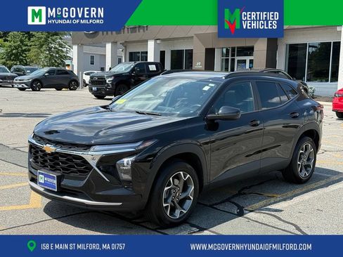 Used 2026 Chevrolet Trax LT w/ Sunroof Package FWD image 1
