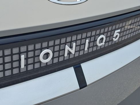 Certified 2023 Hyundai Ioniq 5 Limited AWD/4WD image 32