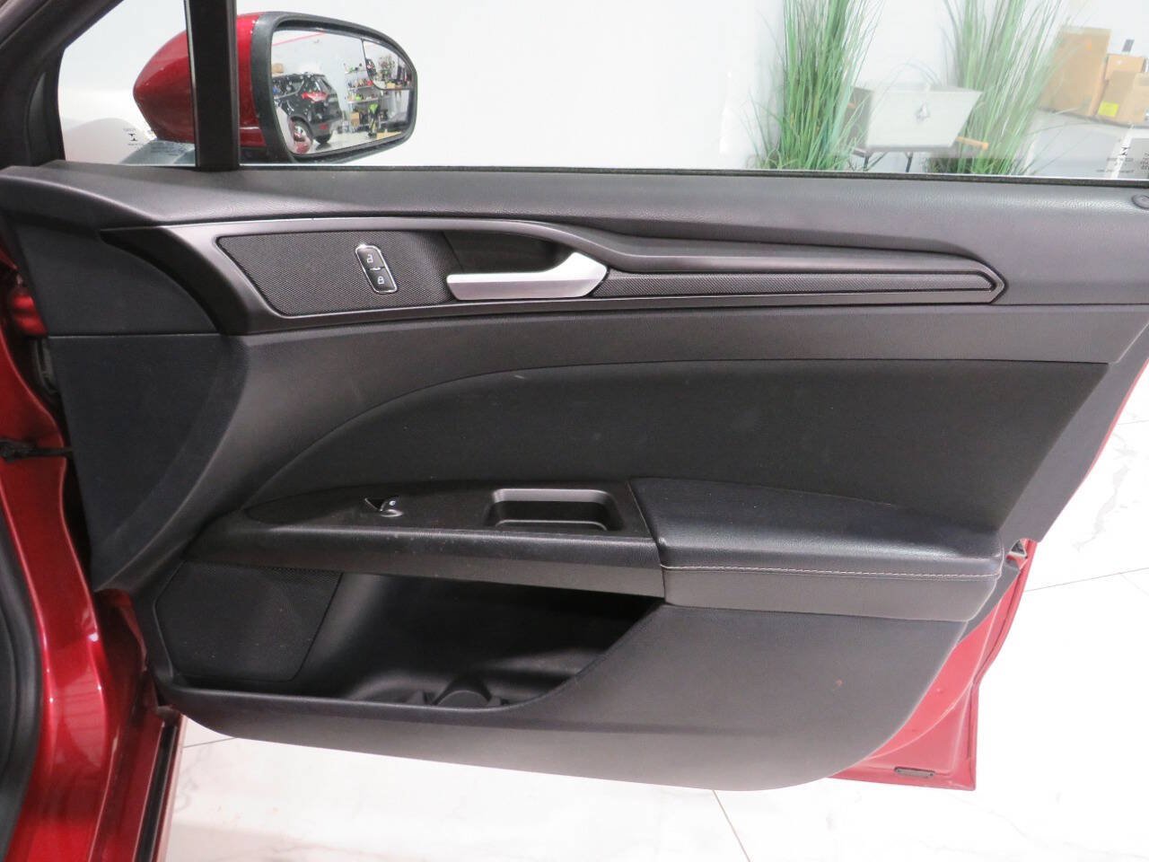 Used 2018 Ford Fusion SE w/ Equipment Group 201A FWD image 20