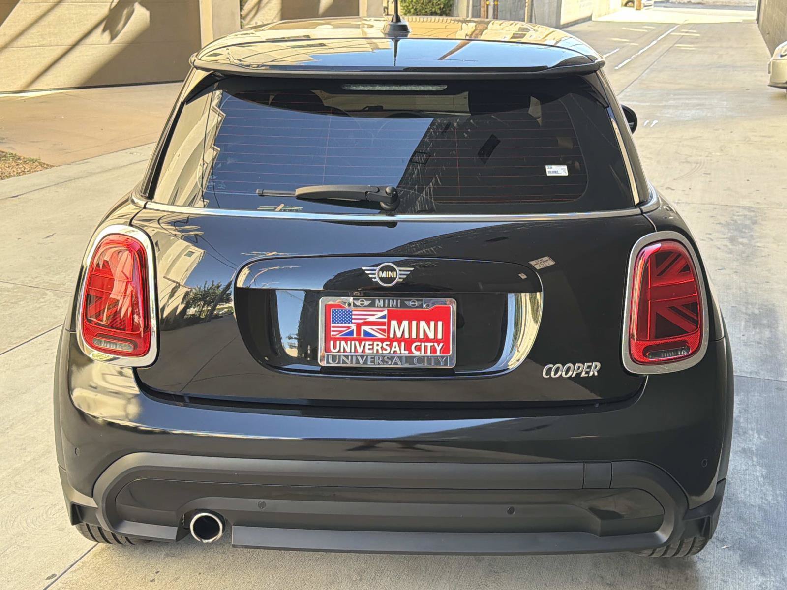 Used 2022 MINI Cooper 2-Door Hardtop FWD image 4