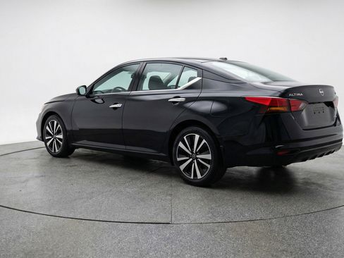 Used 2025 Nissan Altima 2.5 SV image 6