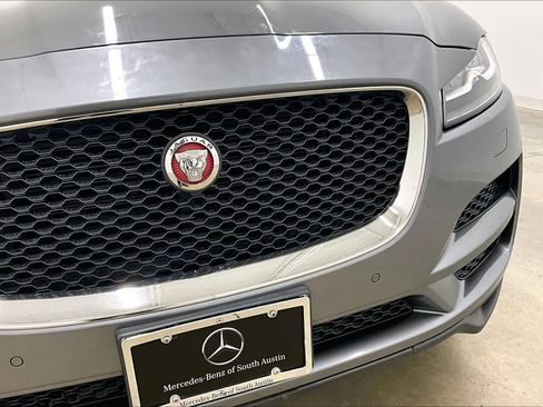 Used 2017 Jaguar F-PACE Prestige image 28