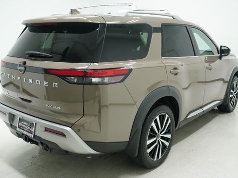 Used 2023 Nissan Pathfinder Platinum FWD image 4