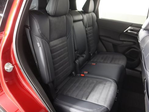 Used 2024 Mitsubishi Outlander SE AWD/4WD image 34