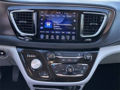 Used 2017 Chrysler Pacifica Touring-L Plus image 15