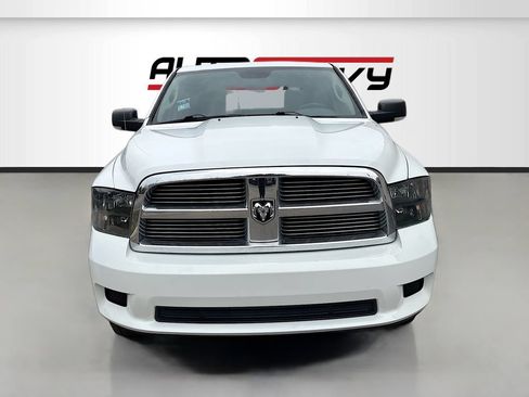 Used 2020 RAM 1500 Classic SLT w/ Luxury Group RWD image 2