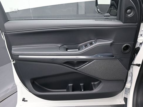 New 2025 Lincoln Navigator Reserve image 13