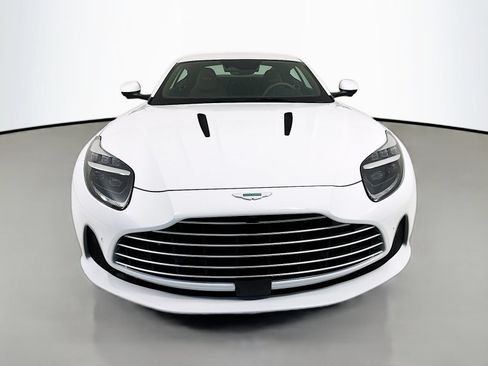 Used 2024 Aston Martin DB12 Coupe RWD image 2