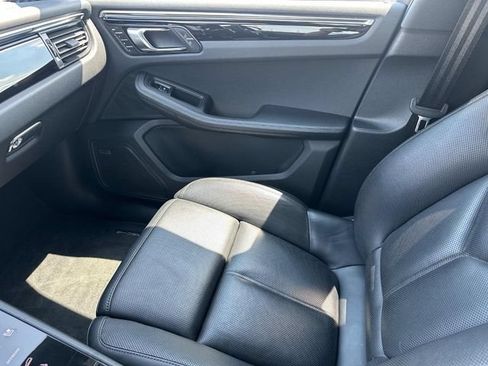 Used 2024 Porsche Macan AWD/4WD image 27