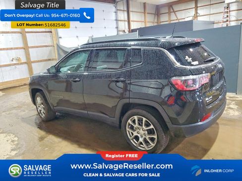 Used 2023 Jeep Compass Latitude AWD/4WD image 3