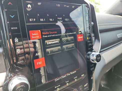 Used 2019 RAM 1500 Laramie AWD/4WD image 20