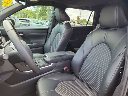 Used 2022 Toyota Highlander XSE FWD image 22