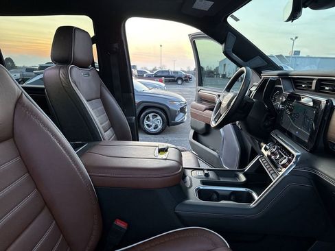 Used 2024 GMC Sierra 2500 Denali Ultimate image 14