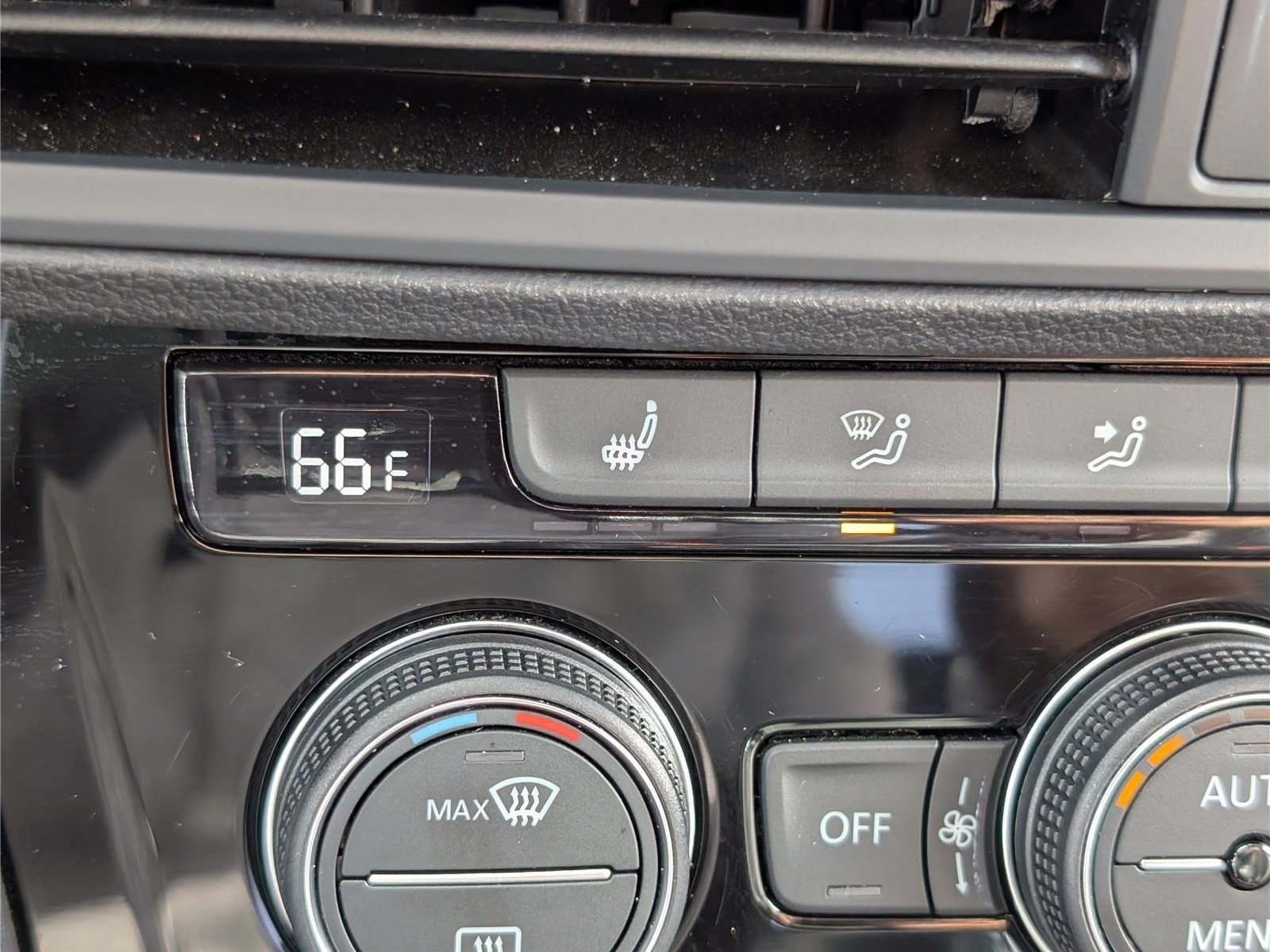 Used 2023 Volkswagen Jetta SE w/ Panoramic Sunroof Package FWD image 26
