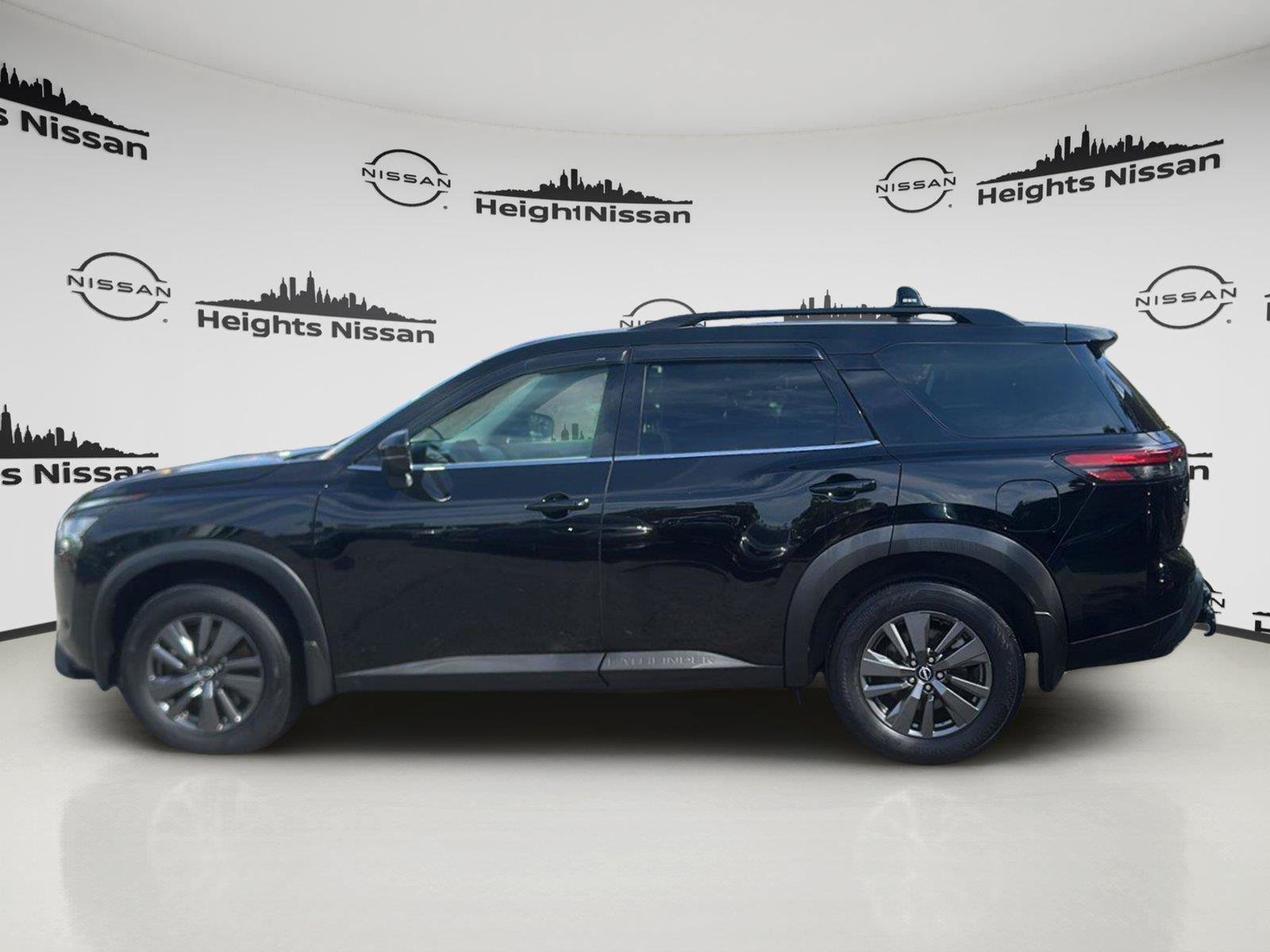 Used 2022 Nissan Pathfinder SV w/ SV Premium Package AWD/4WD image 2