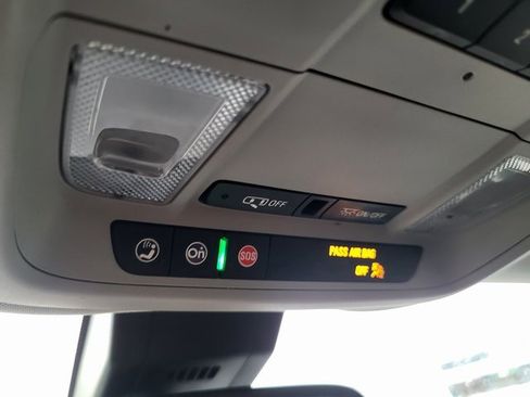 Used 2020 GMC Terrain SLT w/ Preferred Package image 27