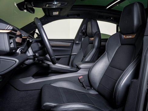 Certified 2025 Porsche Macan Turbo Electric image 5