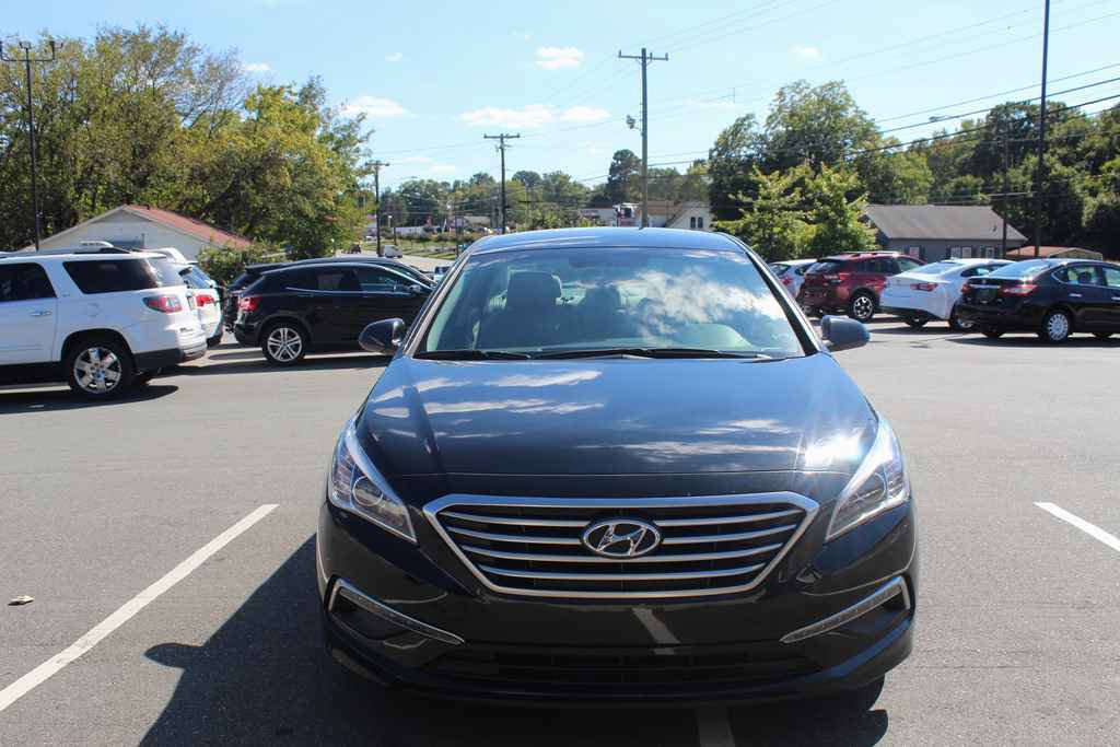 Used 2015 Hyundai Sonata SE w/ Option Group 09 FWD image 2
