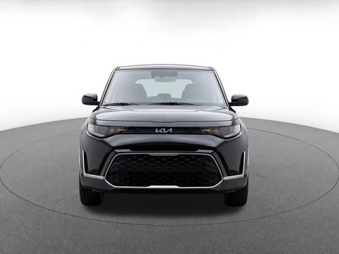 Used 2025 Kia Soul LX w/ LX Technology Package FWD image 2