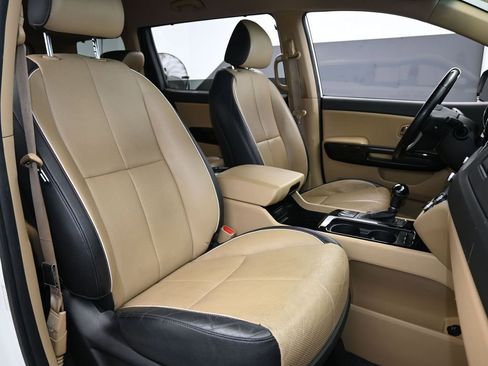 Used 2016 Kia Sedona SX Limited image 56