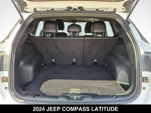 Used 2024 Jeep Compass Latitude AWD/4WD image 23