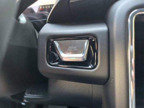 New 2025 GMC Yukon Elevation image 29