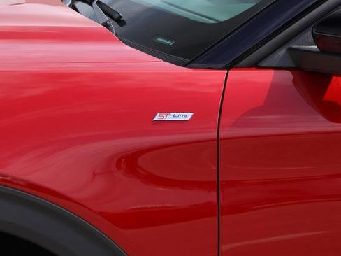 Certified 2025 Ford Explorer ST-Line w/ Premium Package AWD/4WD image 4
