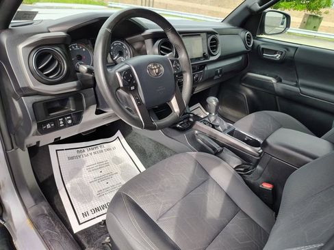Used 2017 Toyota Tacoma TRD Sport w/ Premium & Technology Package AWD/4WD image 14