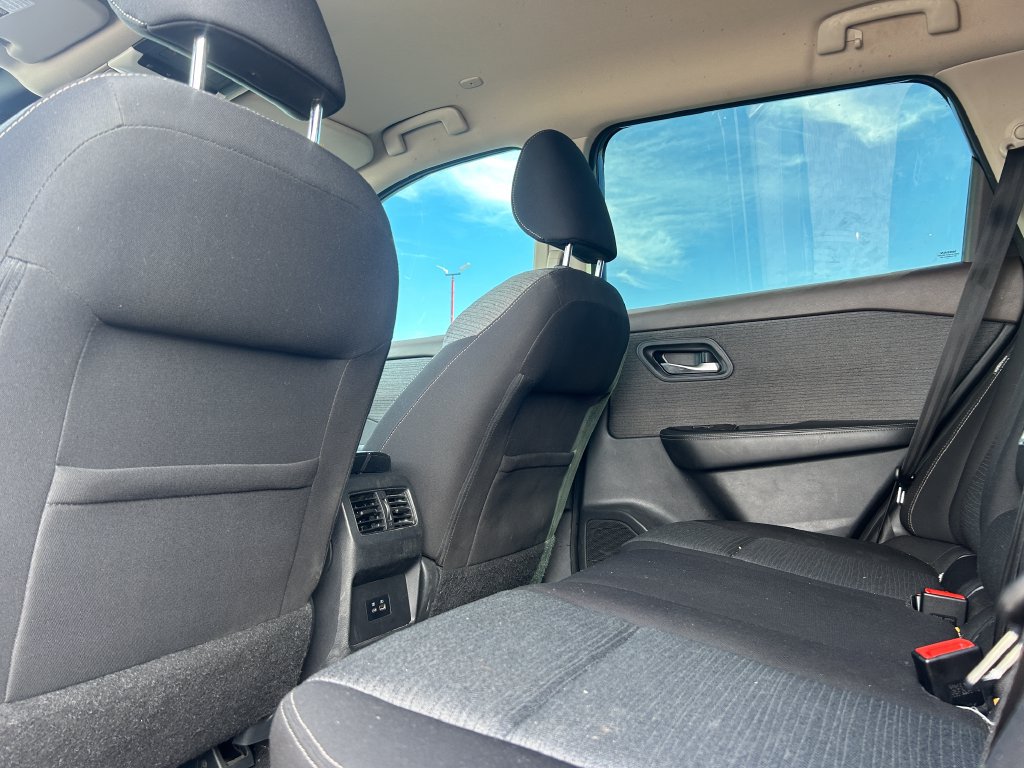 Used 2022 Nissan Rogue SV AWD/4WD image 28