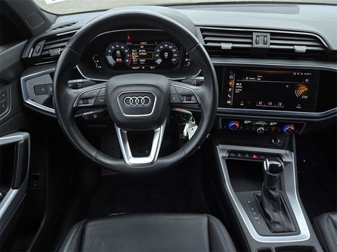 Used 2023 Audi Q3 2.0T Premium image 14