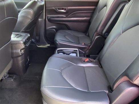 Certified 2025 Toyota Grand Highlander XLE image 19