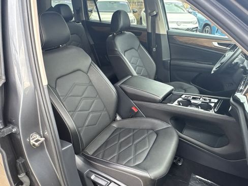 Certified 2025 Volkswagen Atlas SE image 14
