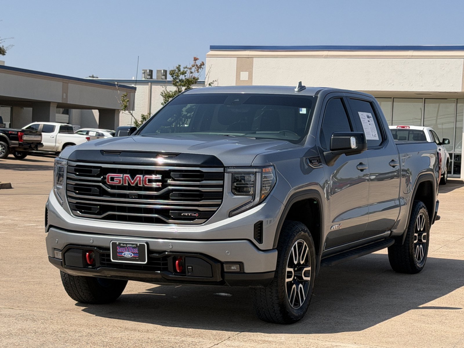 Used 2025 GMC Sierra 1500 AT4 w/ AT4 Premium Package AWD/4WD image 8