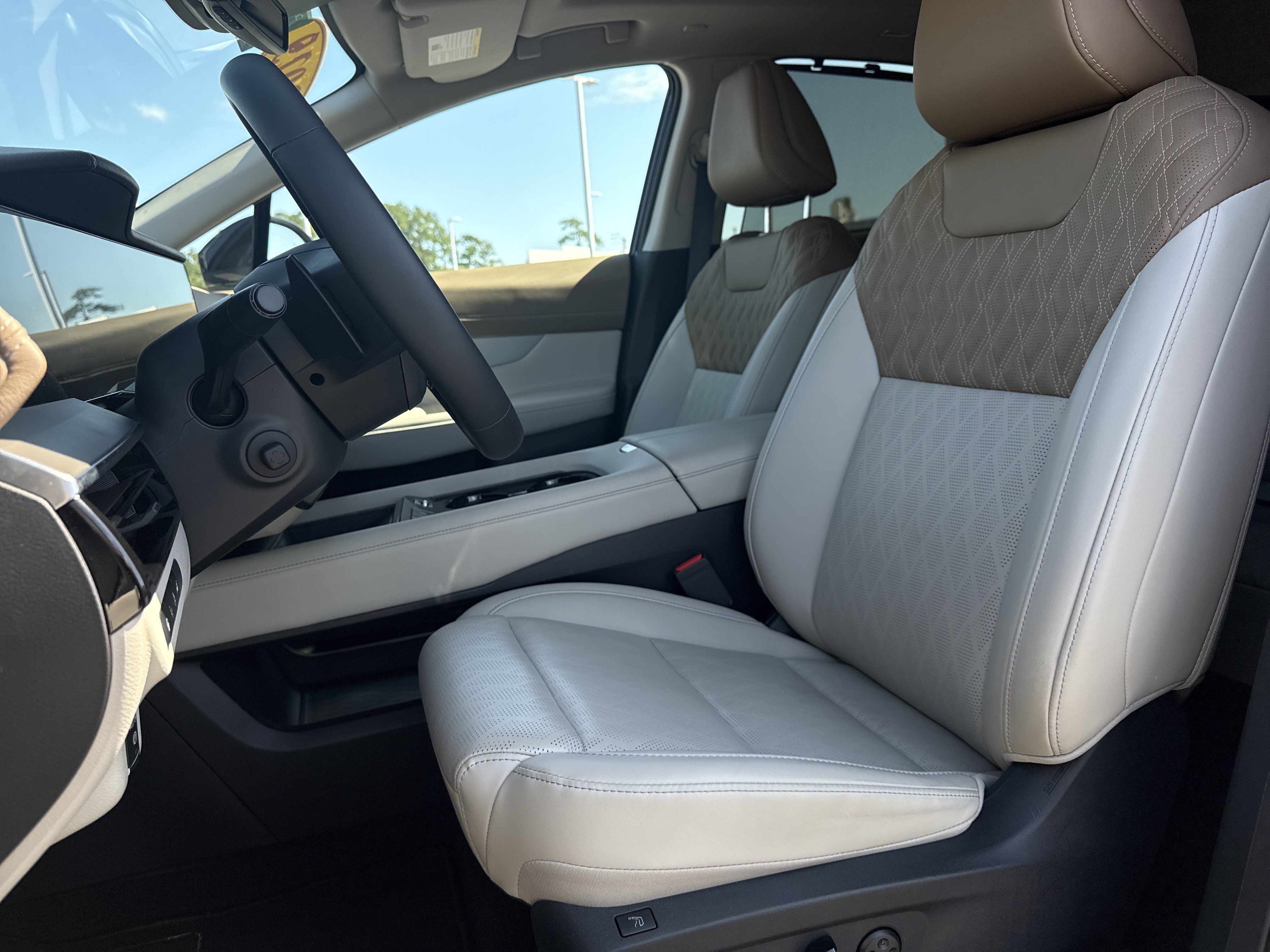 Used 2025 Nissan Murano Platinum w/ Cargo Package AWD/4WD image 16