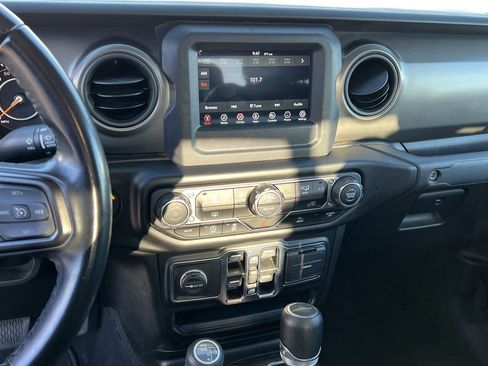 Used 2022 Jeep Gladiator Sport image 25