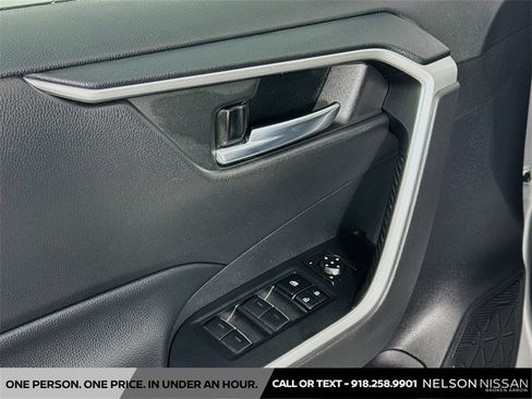 Used 2022 Toyota RAV4 XLE Premium image 17