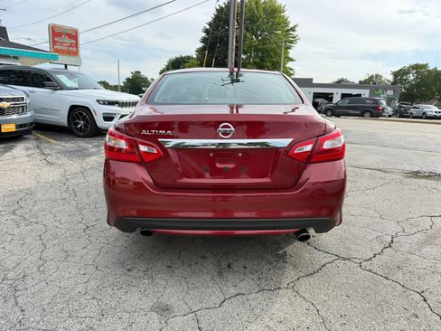 Used 2016 Nissan Altima 2.5 S w/ Power Driver Seat Package FWD image 4