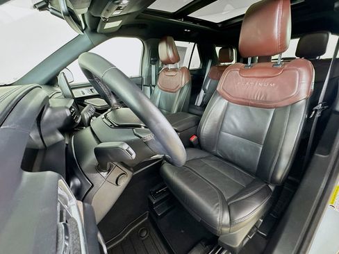 Used 2024 Ford Explorer Platinum w/ Technology Package image 12