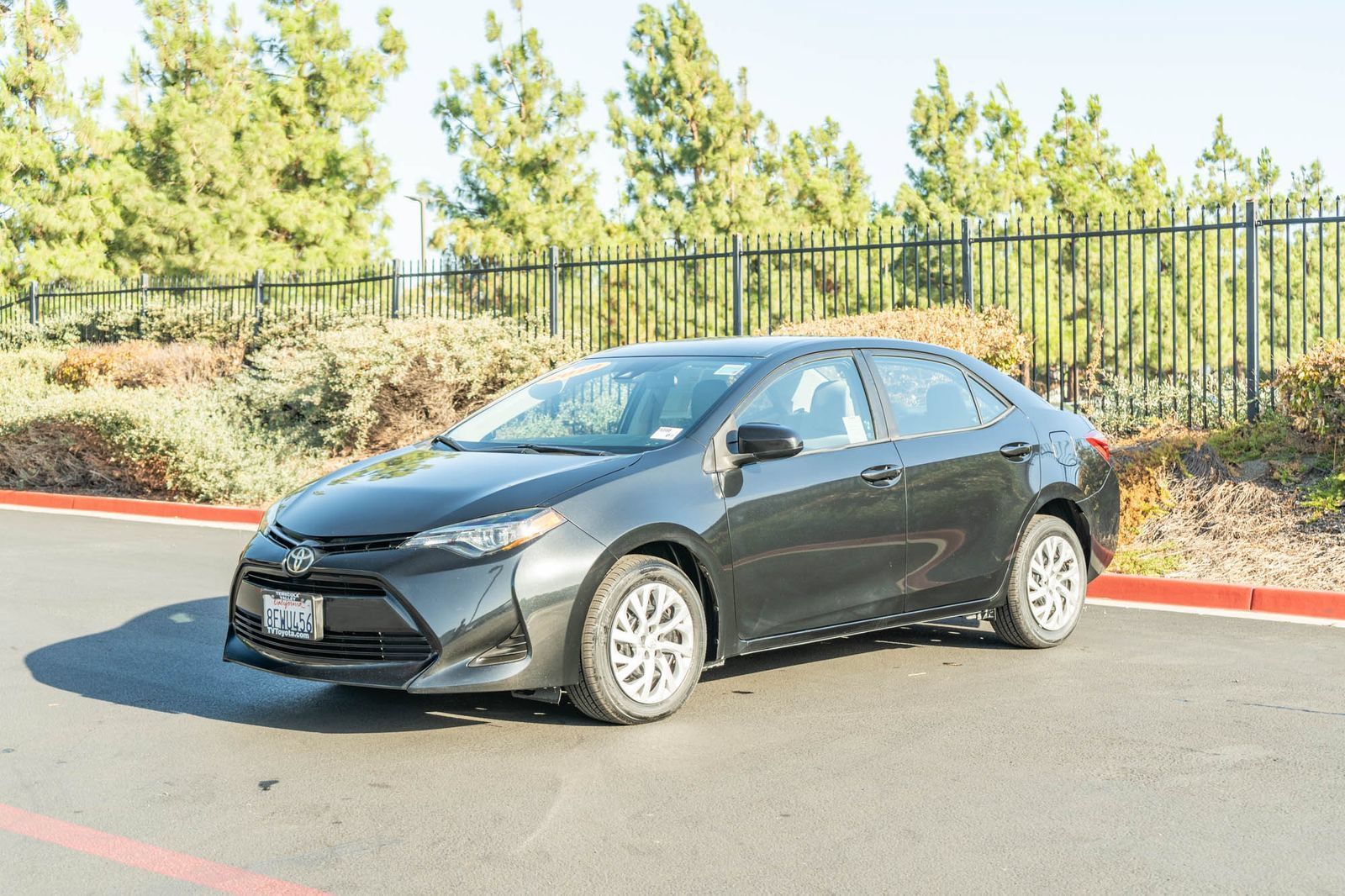 Used 2019 Toyota Corolla LE w/ Carpet Mat Package (TMS) FWD image 3