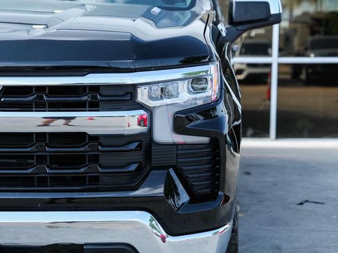Used 2023 Chevrolet Silverado 1500 LT w/ Z71 Off-Road Package AWD/4WD image 7