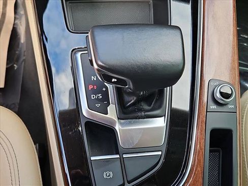 Used 2022 Audi A4 2.0T Premium w/ Convenience Package image 12