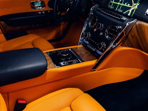 Used 2021 Rolls-Royce Cullinan image 17