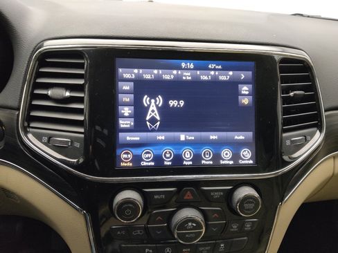 Used 2022 Jeep Grand Cherokee Limited w/ Tech Group image 25