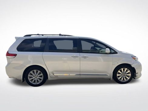 Used 2011 Toyota Sienna Limited w/ Premium Pkg FWD image 9