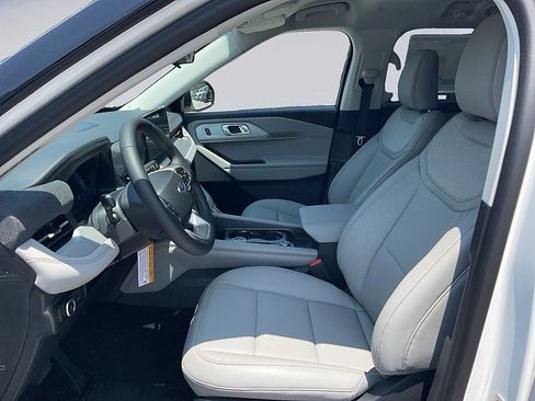 New 2026 Ford Explorer Active w/ Active Comfort Package RWD image 8