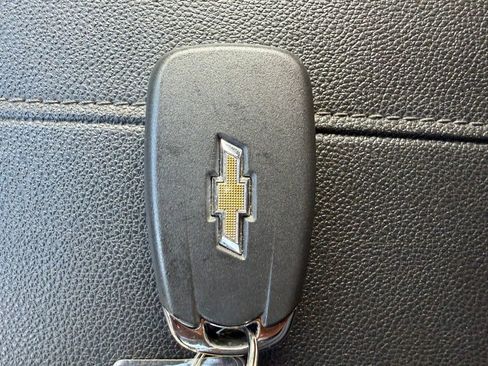 Used 2023 Chevrolet Traverse LT FWD image 32