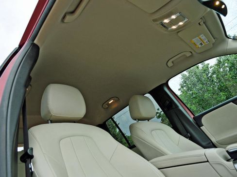 Used 2022 Mercedes-Benz GLB 250 w/ Premium Package image 37