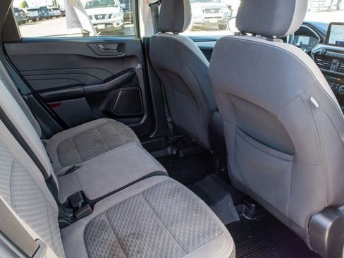 Used 2022 Ford Escape SE image 18